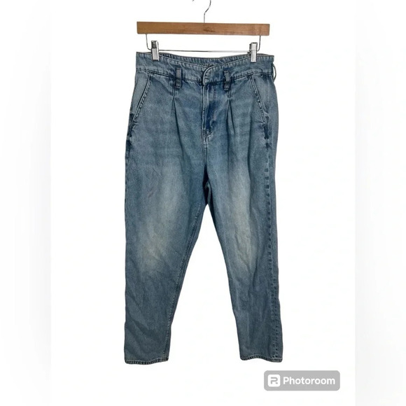 American Eagle Mom Jean Size 8 Regular with metal clasp - Picture 1 of 6